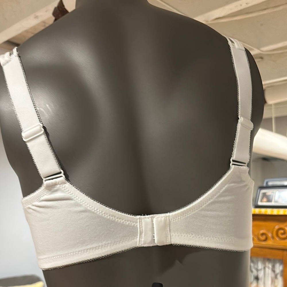 White Intimates Underwire Bra. No padding. - Picture 2 of 4